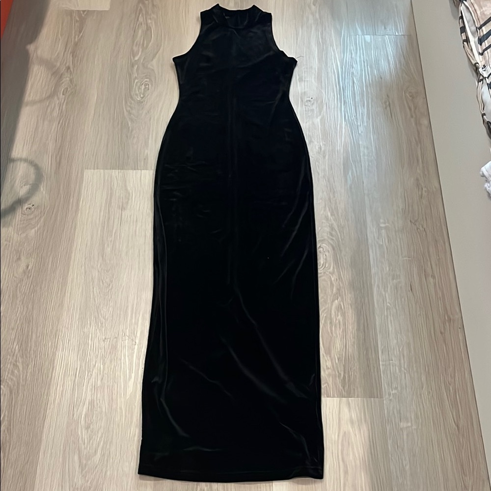 New Urban Outfitters Black Maxi Velvet Dress - Picture 1 of 4